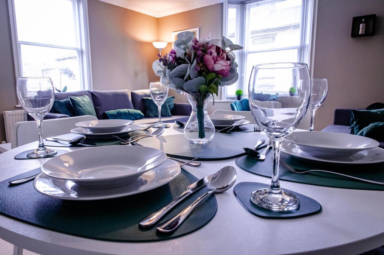 Lord Street - 2 Beautiful Apartments - Sleep Up To 14 Guests - By Rework Accommodation Chester Exterior photo