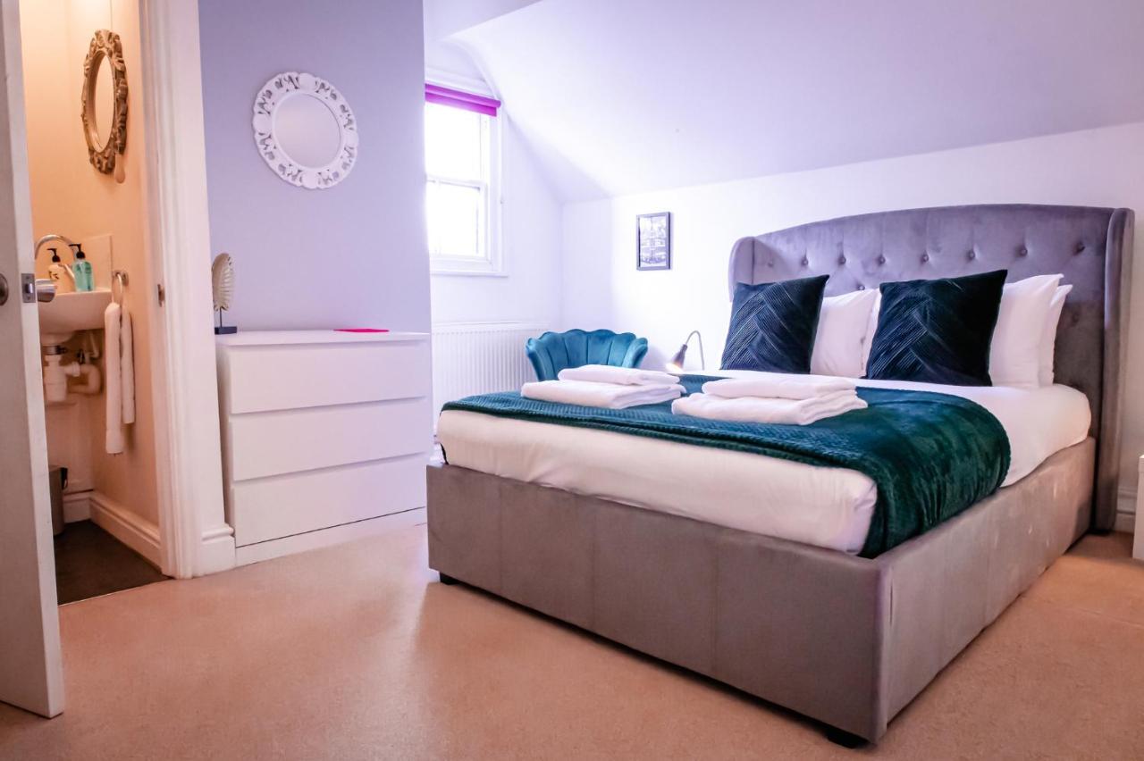 Lord Street - 2 Beautiful Apartments - Sleep Up To 14 Guests - By Rework Accommodation Chester Exterior photo