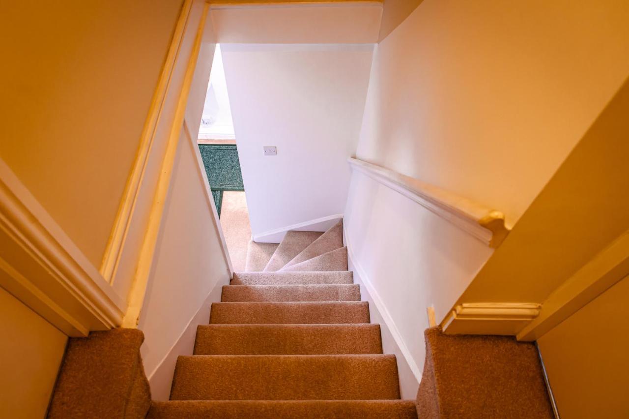 Lord Street - 2 Beautiful Apartments - Sleep Up To 14 Guests - By Rework Accommodation Chester Exterior photo