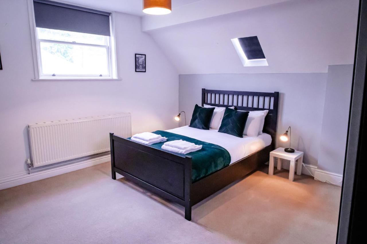 Lord Street - 2 Beautiful Apartments - Sleep Up To 14 Guests - By Rework Accommodation Chester Exterior photo