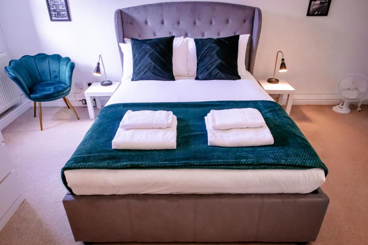 Lord Street - 2 Beautiful Apartments - Sleep Up To 14 Guests - By Rework Accommodation Chester Exterior photo