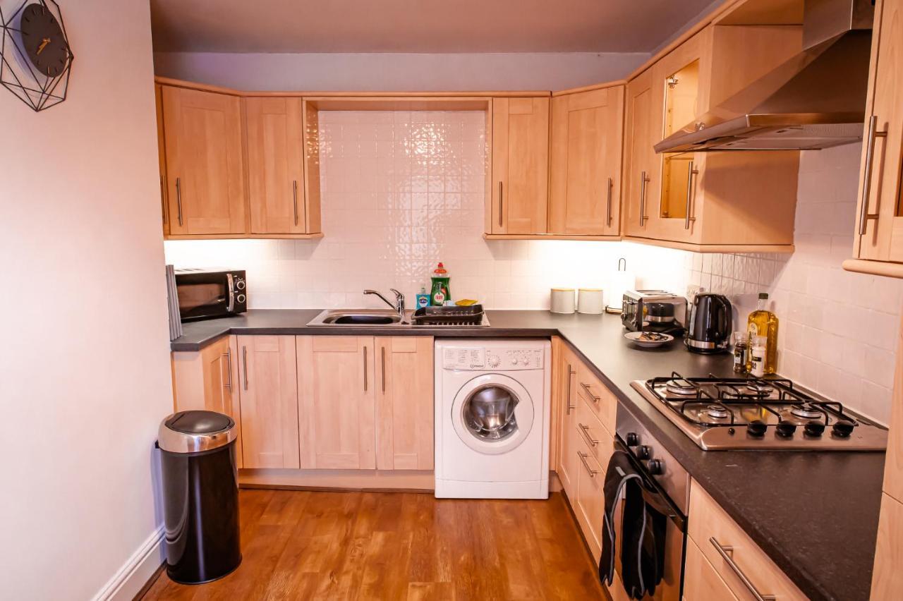 Lord Street - 2 Beautiful Apartments - Sleep Up To 14 Guests - By Rework Accommodation Chester Exterior photo
