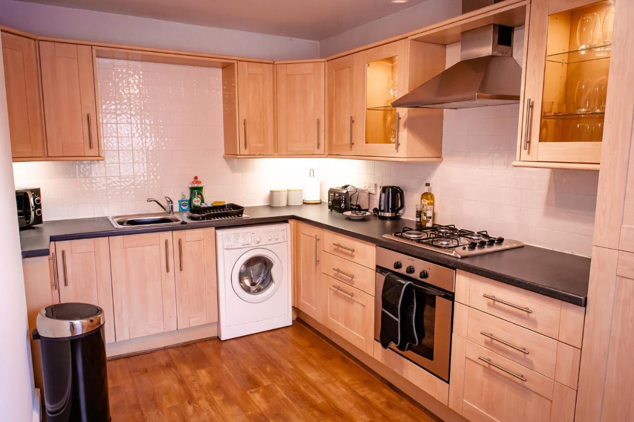 Lord Street - 2 Beautiful Apartments - Sleep Up To 14 Guests - By Rework Accommodation Chester Exterior photo