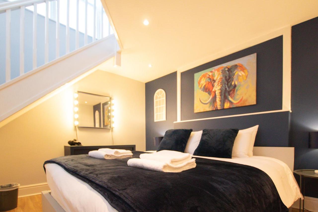 Lord Street - 2 Beautiful Apartments - Sleep Up To 14 Guests - By Rework Accommodation Chester Exterior photo