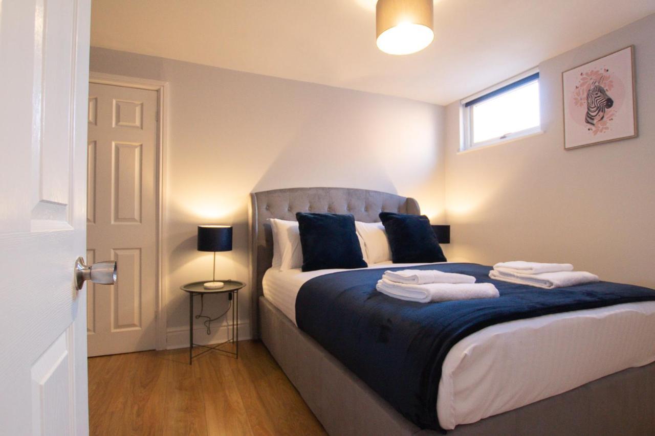 Lord Street - 2 Beautiful Apartments - Sleep Up To 14 Guests - By Rework Accommodation Chester Exterior photo
