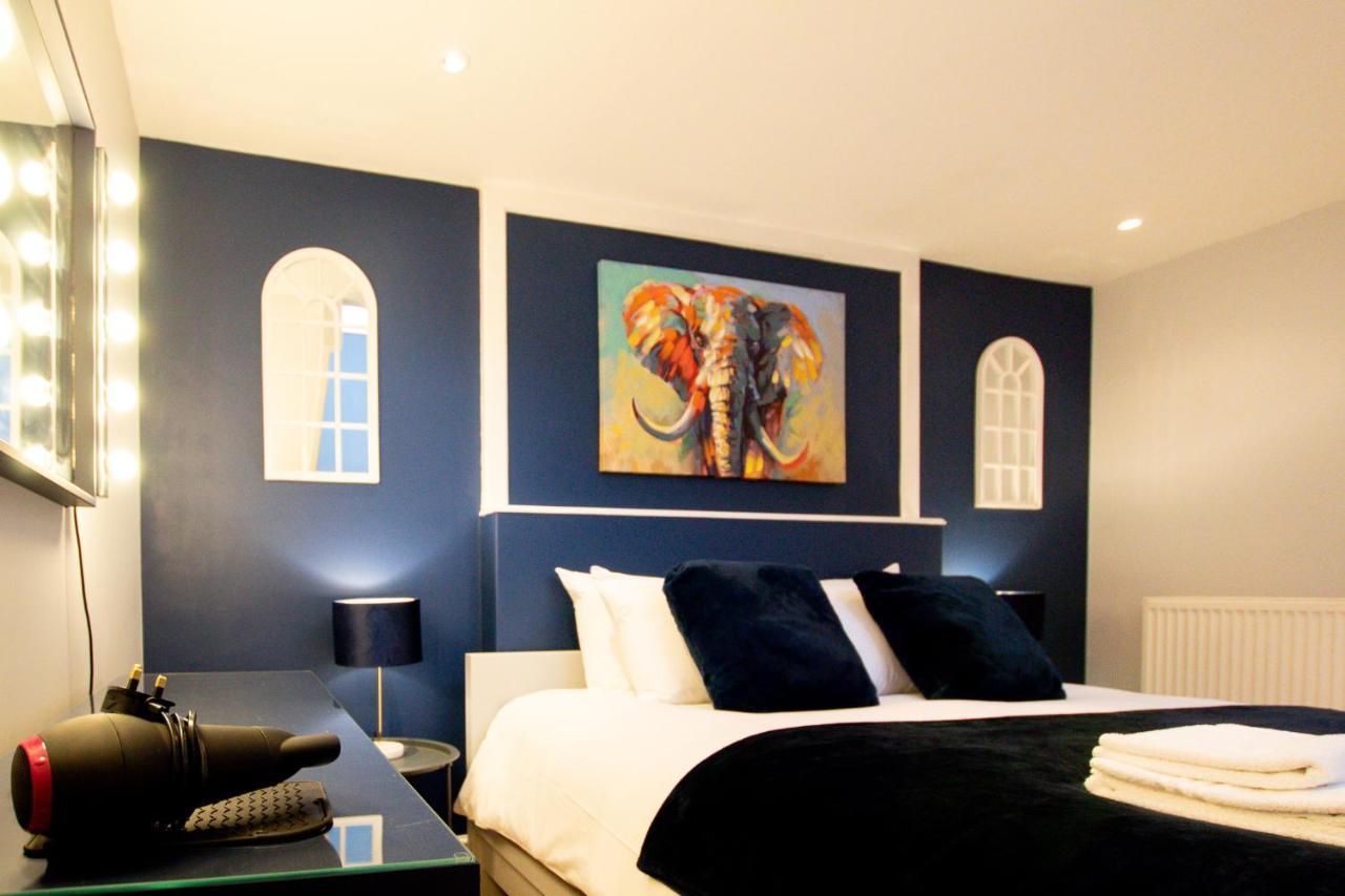 Lord Street - 2 Beautiful Apartments - Sleep Up To 14 Guests - By Rework Accommodation Chester Exterior photo
