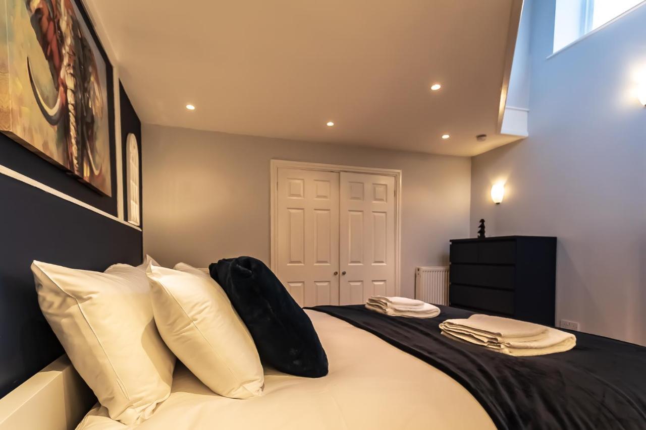 Lord Street - 2 Beautiful Apartments - Sleep Up To 14 Guests - By Rework Accommodation Chester Exterior photo