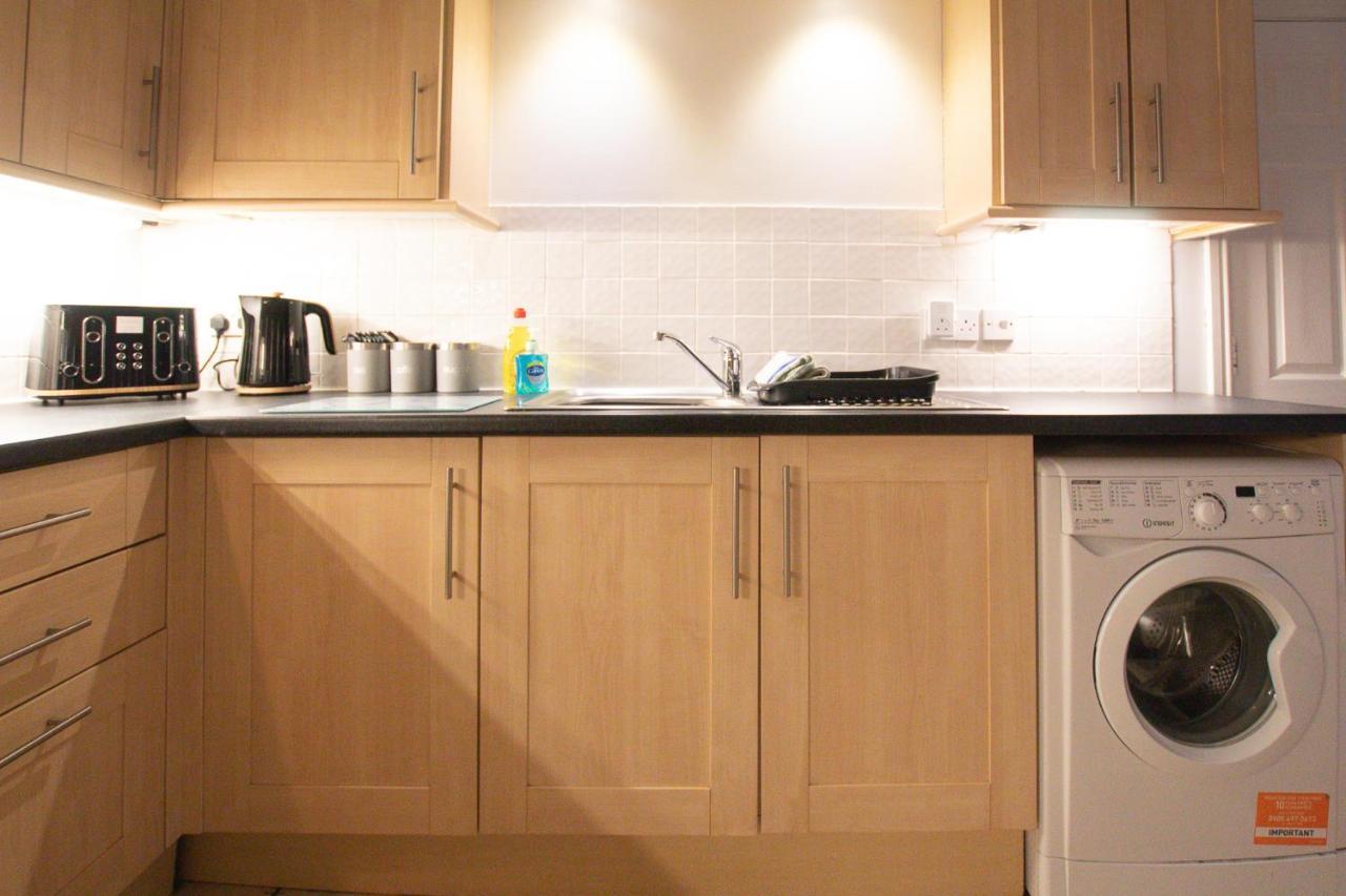 Lord Street - 2 Beautiful Apartments - Sleep Up To 14 Guests - By Rework Accommodation Chester Exterior photo