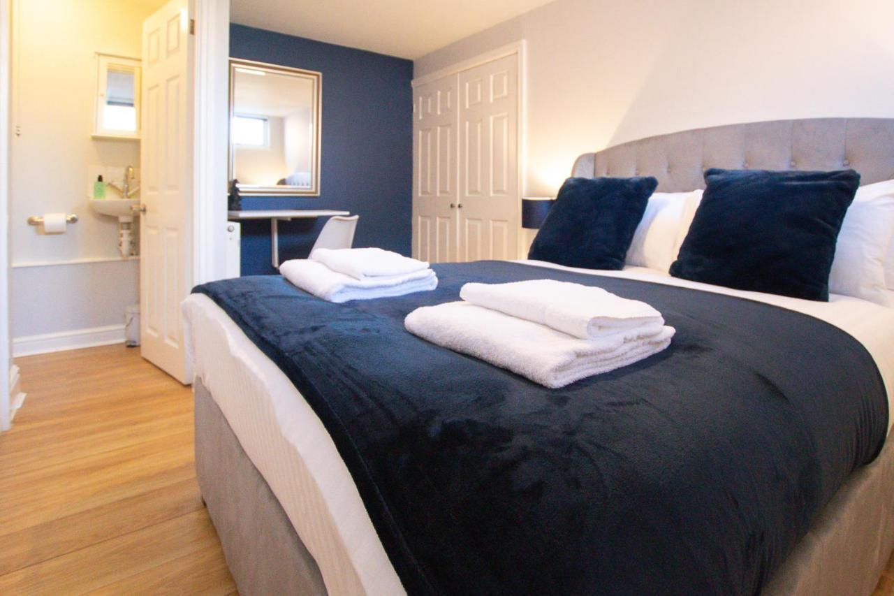 Lord Street - 2 Beautiful Apartments - Sleep Up To 14 Guests - By Rework Accommodation Chester Exterior photo