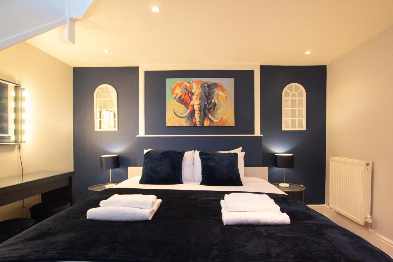 Lord Street - 2 Beautiful Apartments - Sleep Up To 14 Guests - By Rework Accommodation Chester Exterior photo