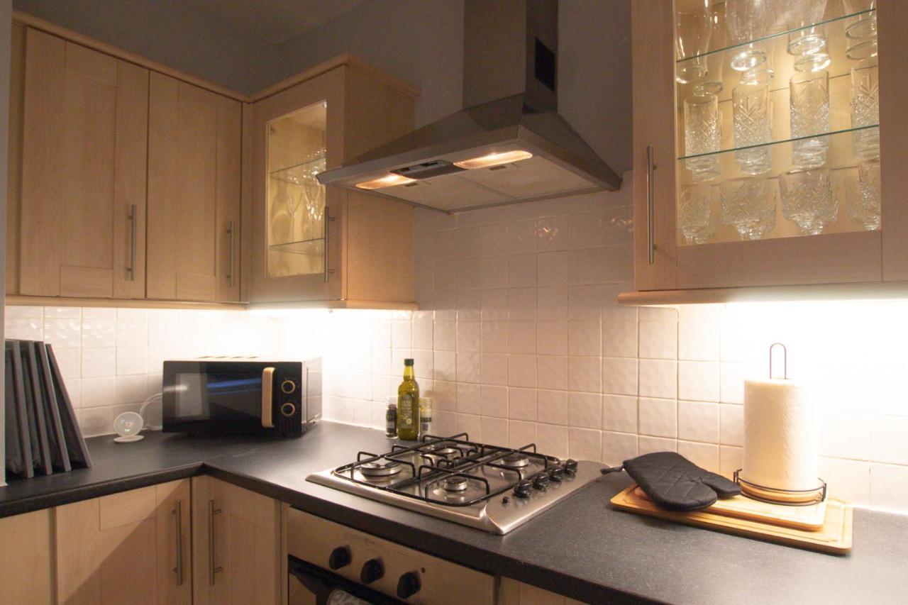 Lord Street - 2 Beautiful Apartments - Sleep Up To 14 Guests - By Rework Accommodation Chester Exterior photo