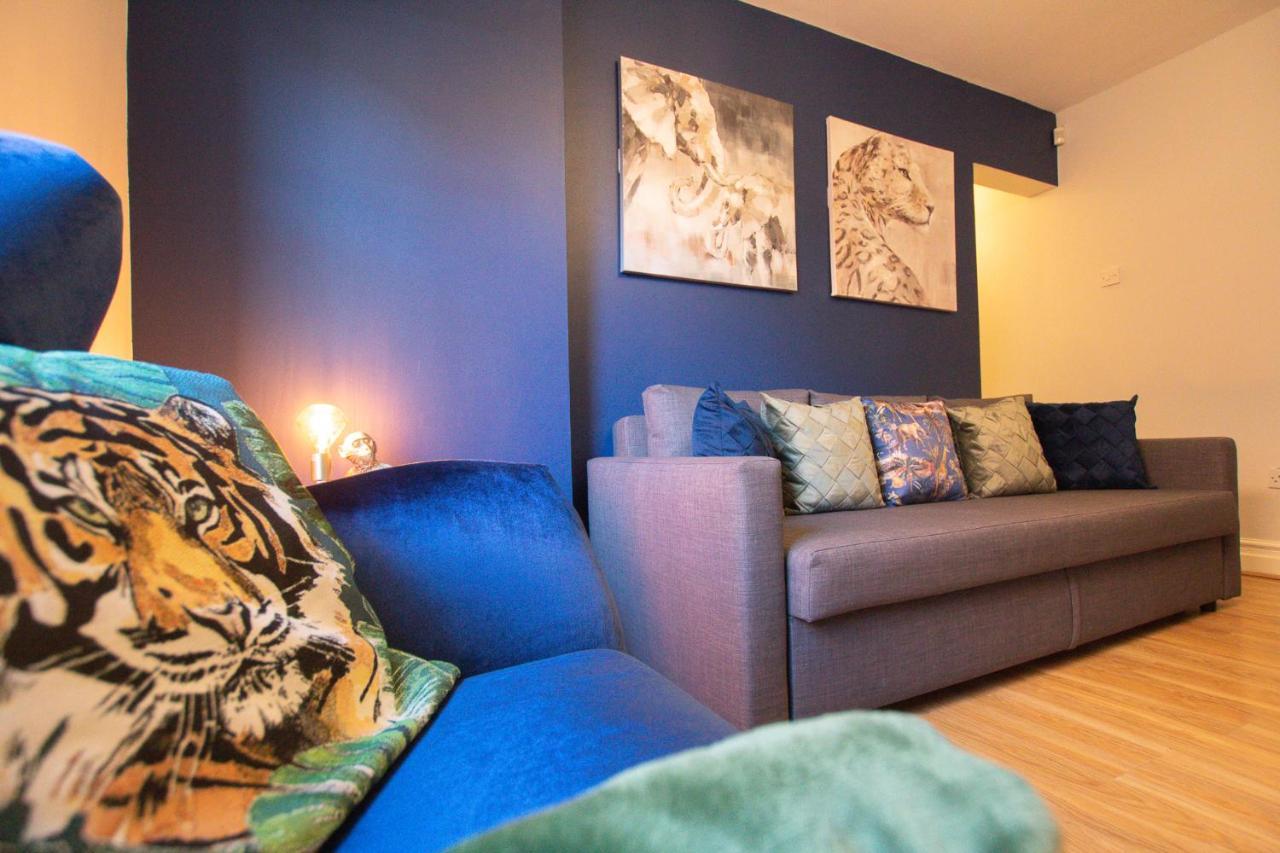 Lord Street - 2 Beautiful Apartments - Sleep Up To 14 Guests - By Rework Accommodation Chester Exterior photo